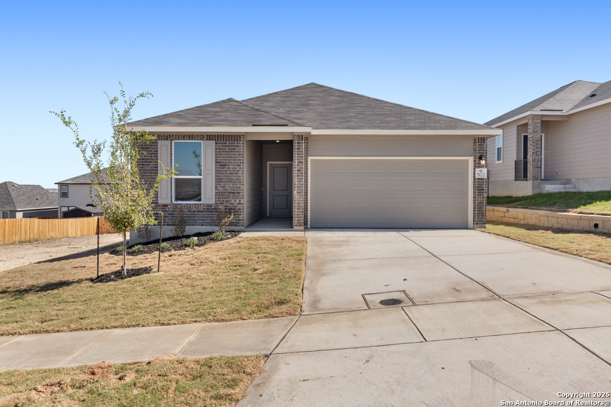 5122 Briscoe Bluff Converse TX 78109