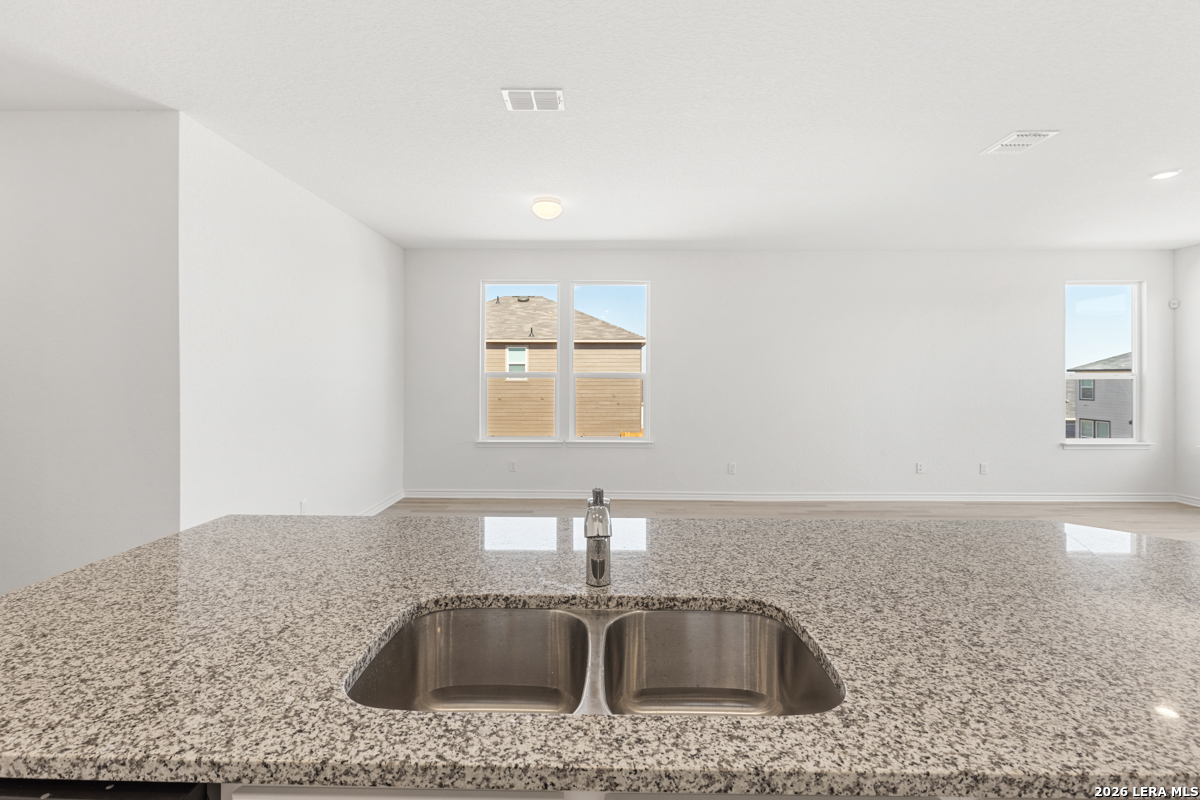 5122 Briscoe Bluff Converse TX 78109