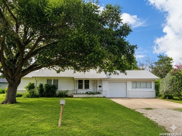 1106 Palm Jourdanton TX 78026