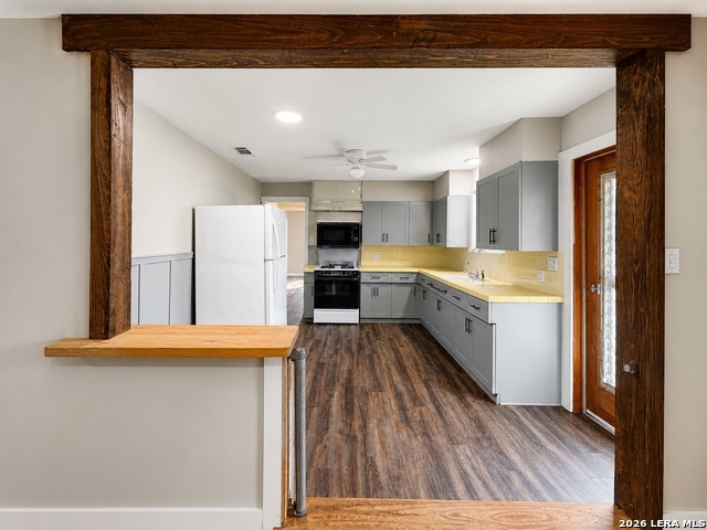 1106 Palm Jourdanton TX 78026