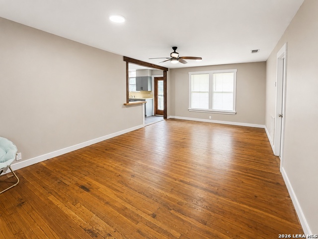 1106 Palm Jourdanton TX 78026
