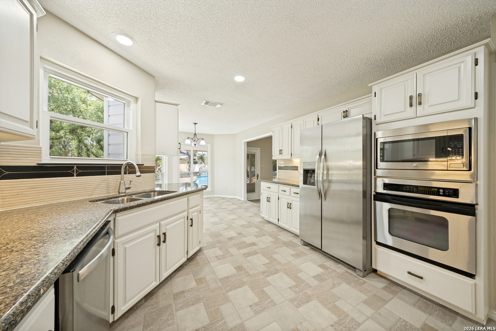 111 E Oak Estates Drive San Antonio TX 78260