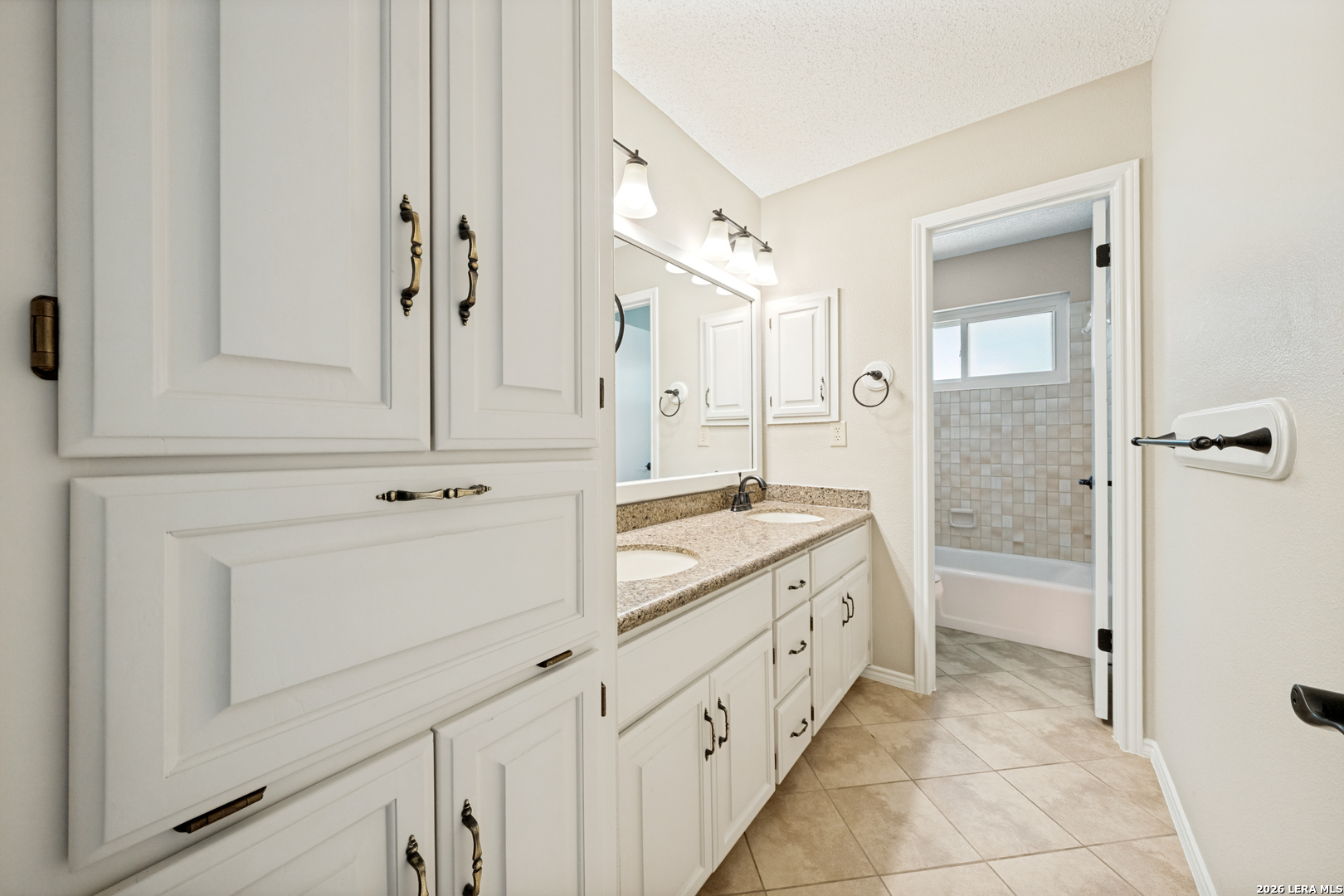 111 E Oak Estates Drive San Antonio TX 78260
