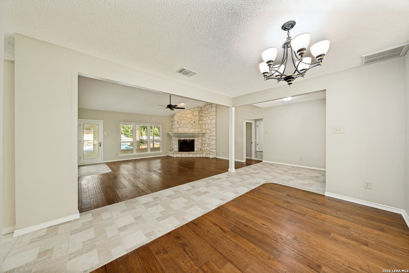 111 E Oak Estates Drive San Antonio TX 78260