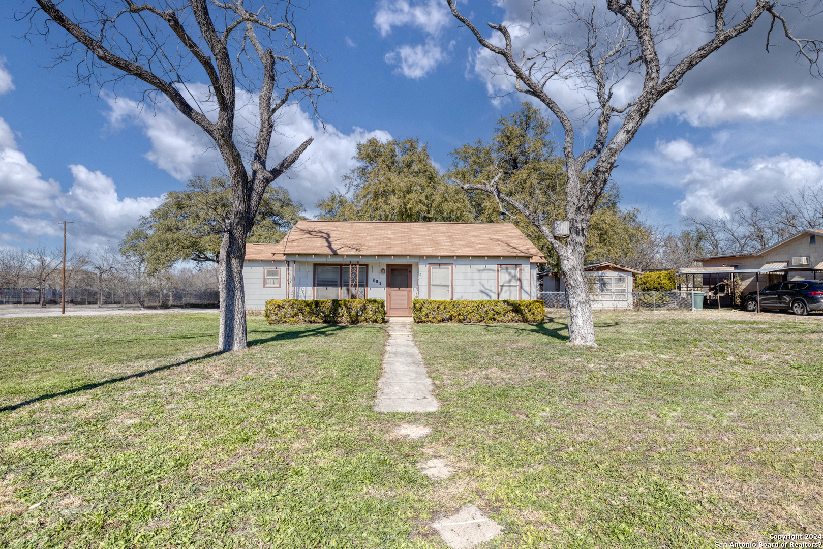 316 W Oppenheimer Street Uvalde TX 78801