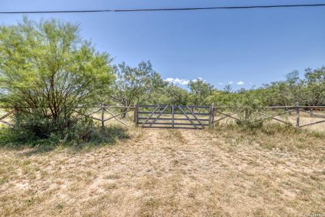 3598 Ranch Road 1120 Rio Frio TX 78879
