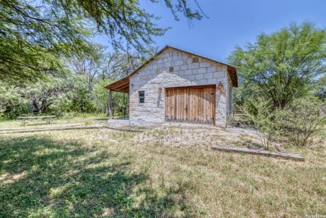 3598 Ranch Road 1120 Rio Frio TX 78879