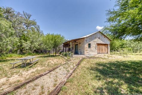 3598 Ranch Road 1120 Rio Frio TX 78879