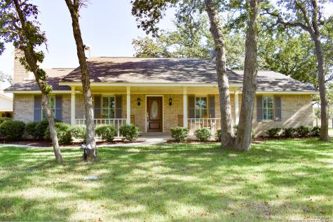 1943 Bentwood Drive Floresville TX 78114