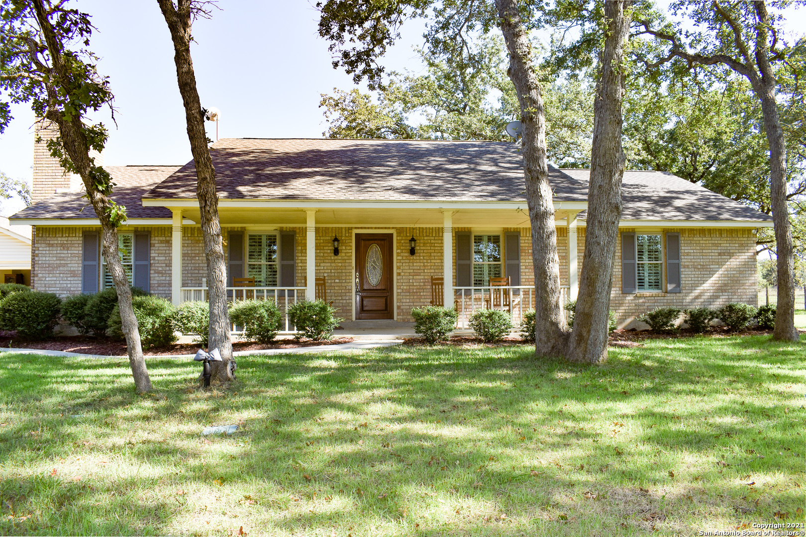 1943 Bentwood Drive Floresville TX 78114