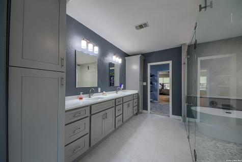 329 Meadowbrook Drive Hollywood Park TX 78232