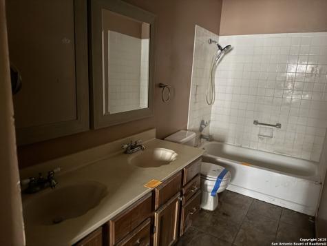 1218 Tinson San Antonio TX 78251