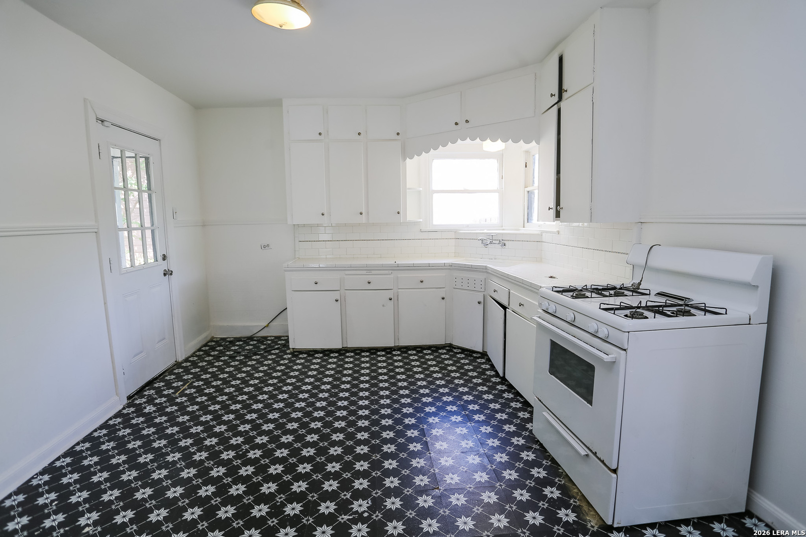 1418 W Lullwood Avenue San Antonio TX 78201