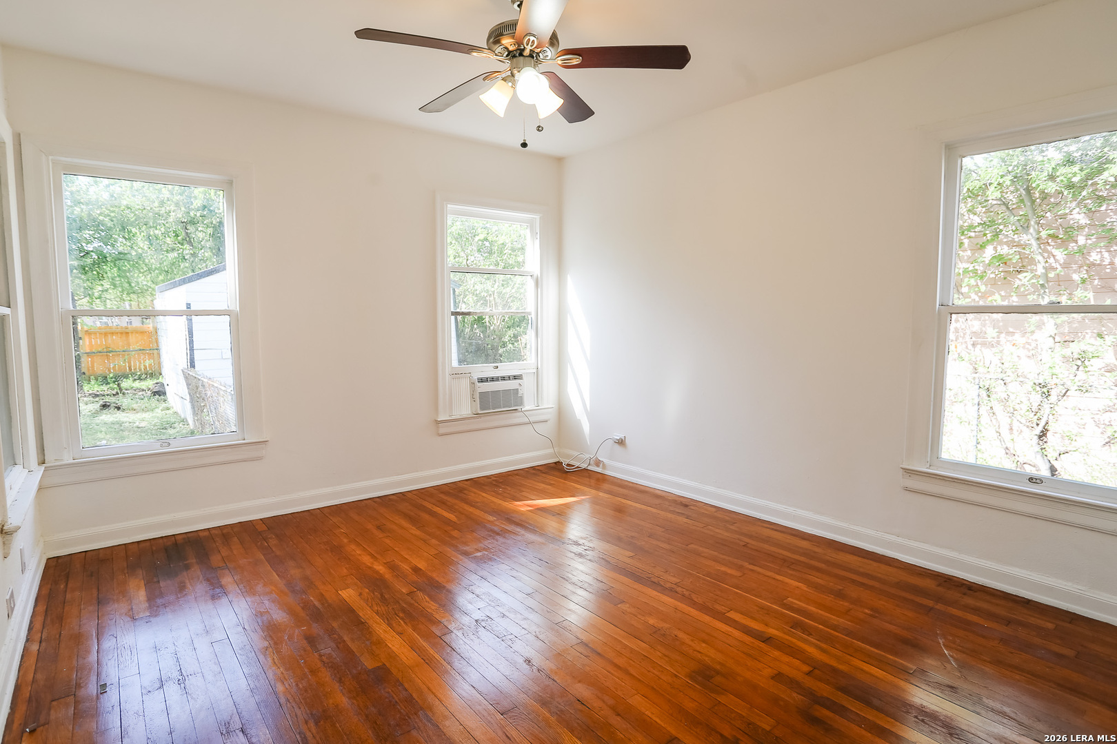 1418 W Lullwood Avenue San Antonio TX 78201