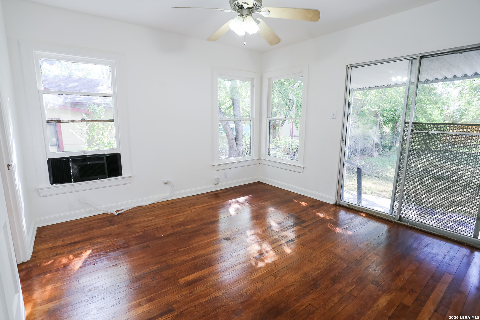 1418 W Lullwood Avenue San Antonio TX 78201