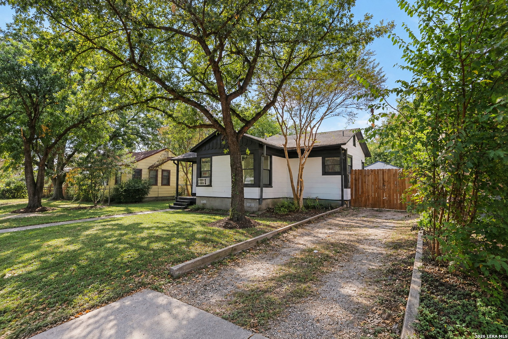 1418 W Lullwood Avenue San Antonio TX 78201