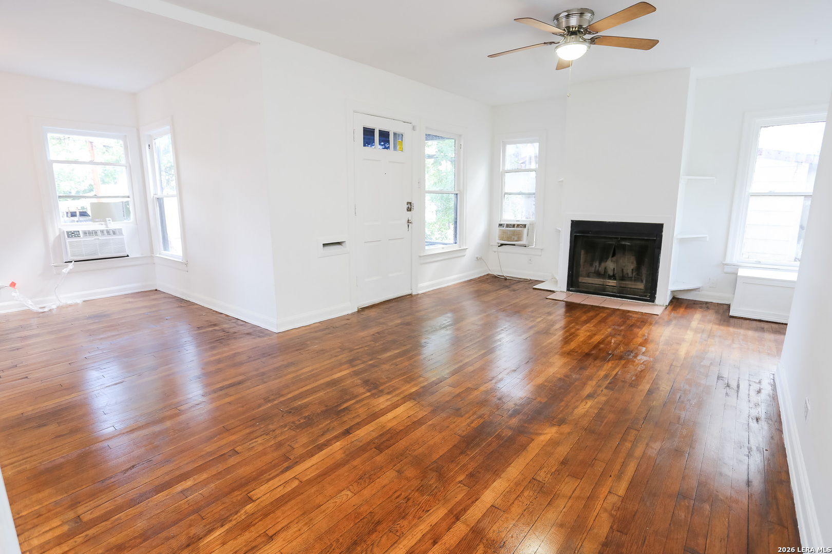 1418 W Lullwood Avenue San Antonio TX 78201