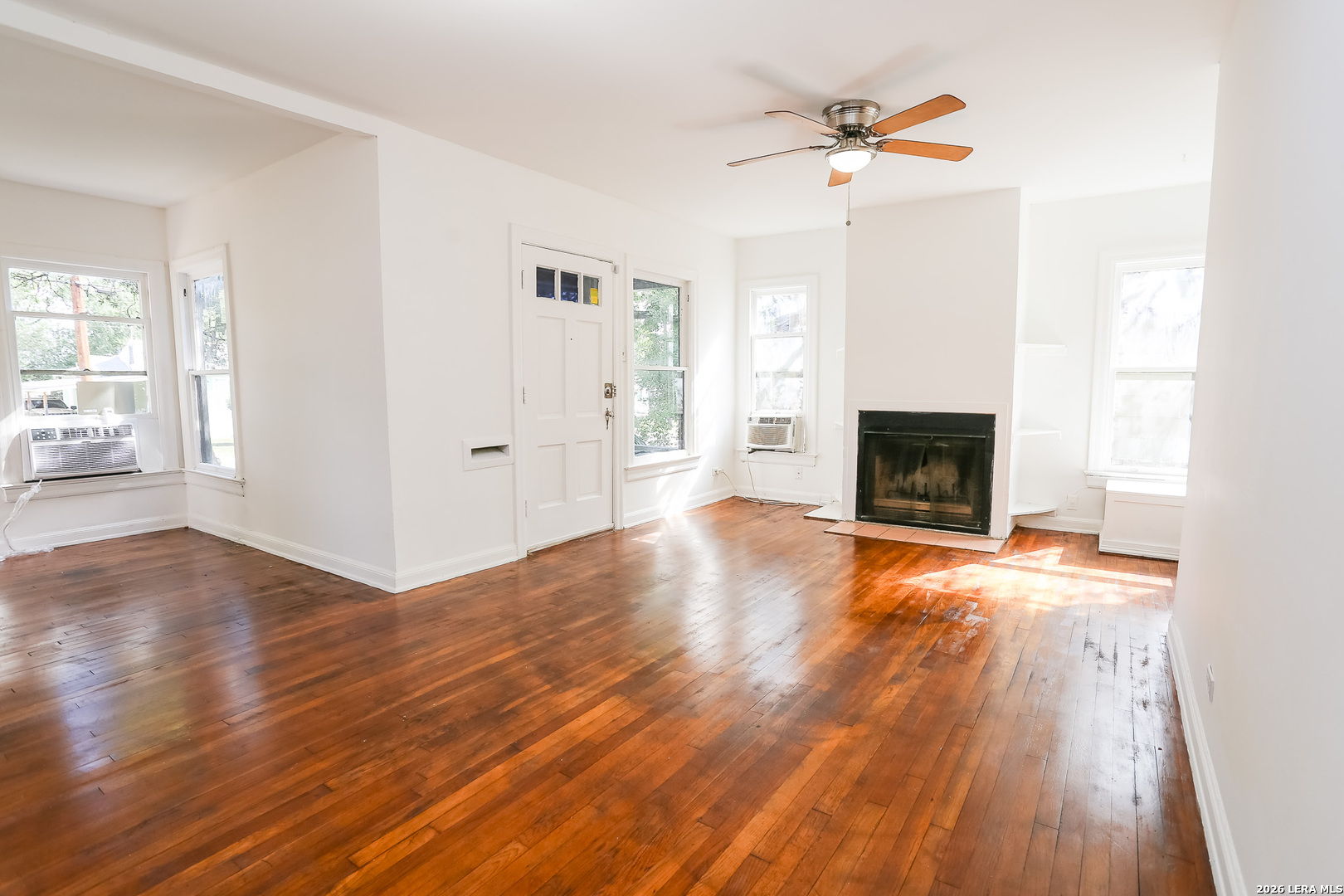 1418 W Lullwood Avenue San Antonio TX 78201
