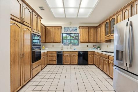 19221 Heather Forest San Antonio TX 78258