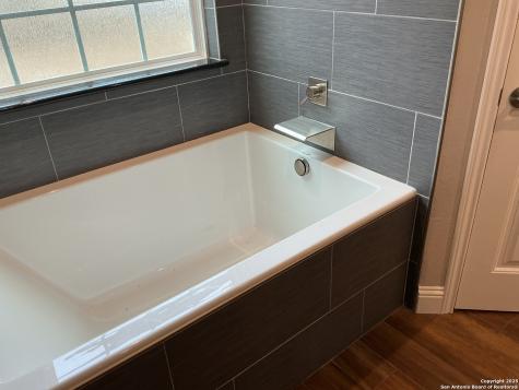 1524 Freshwater Bulverde TX 78163