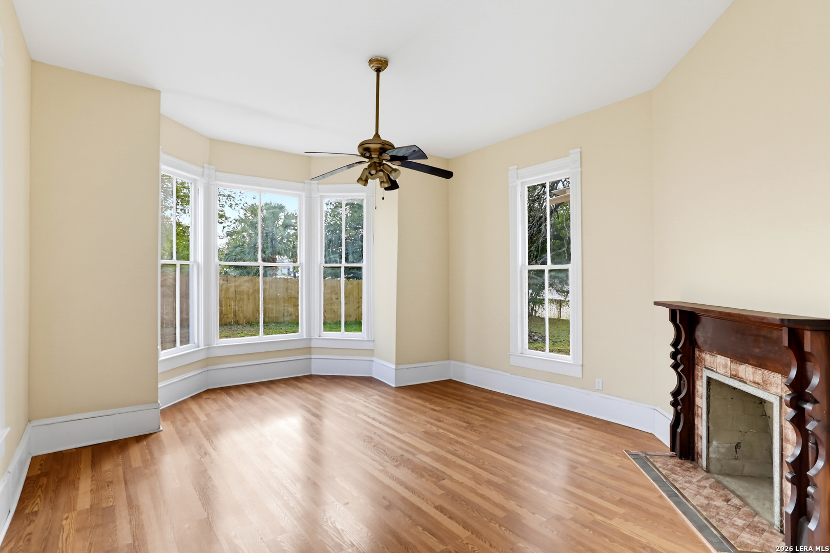 221 W Washington Seguin TX 78155