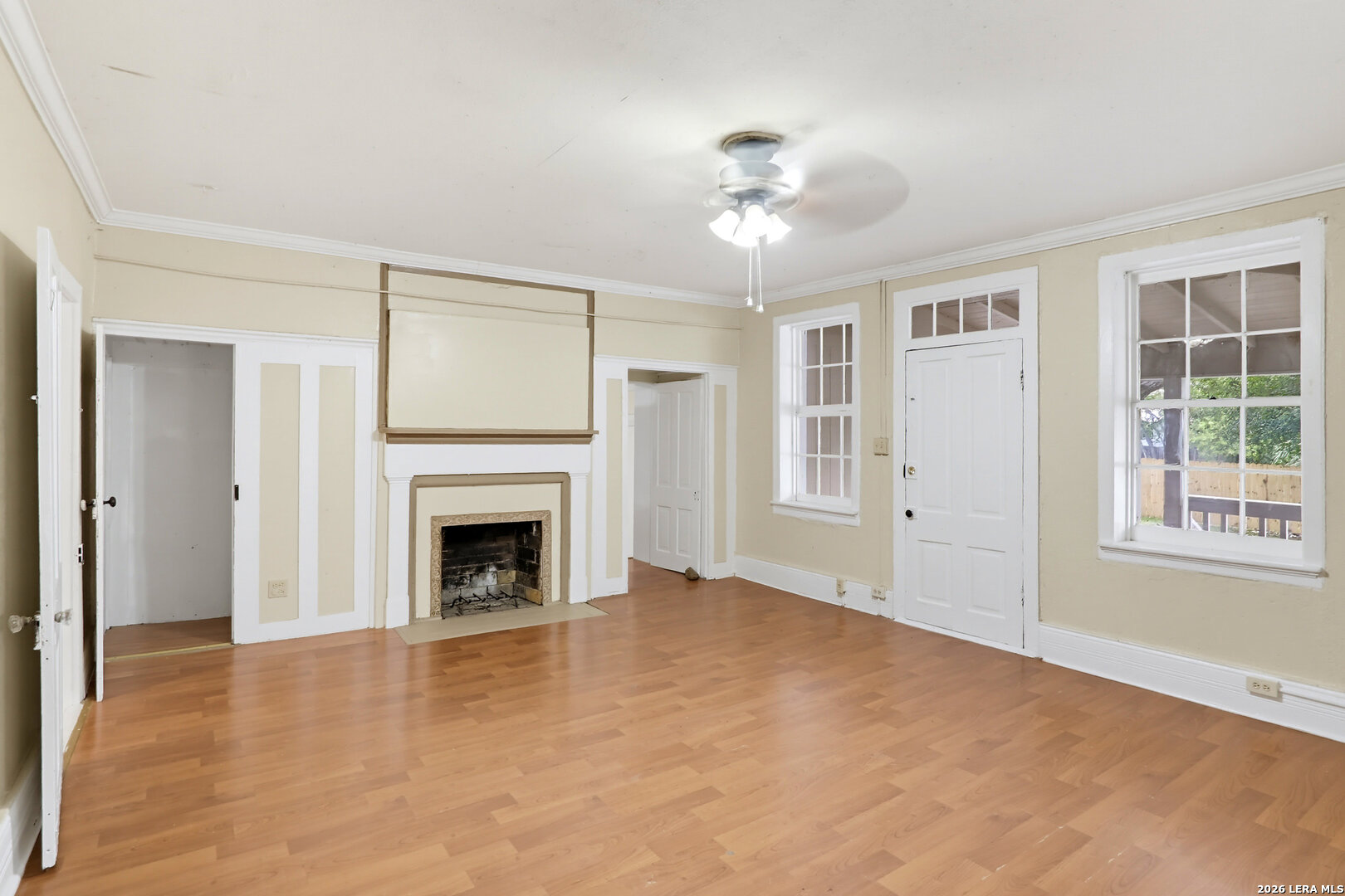 221 W Washington Seguin TX 78155