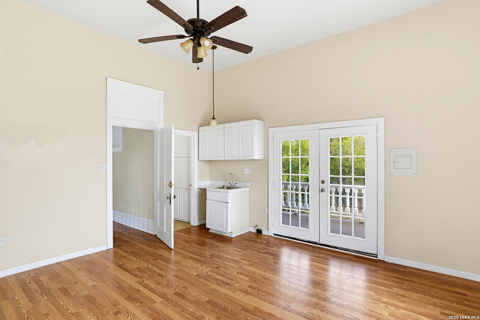 221 W Washington Seguin TX 78155