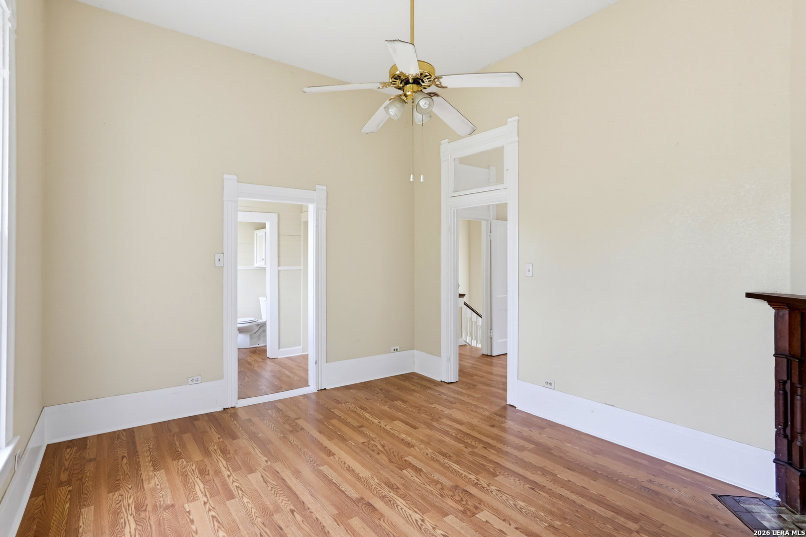221 W Washington Seguin TX 78155