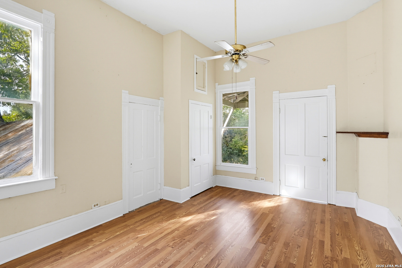 221 W Washington Seguin TX 78155