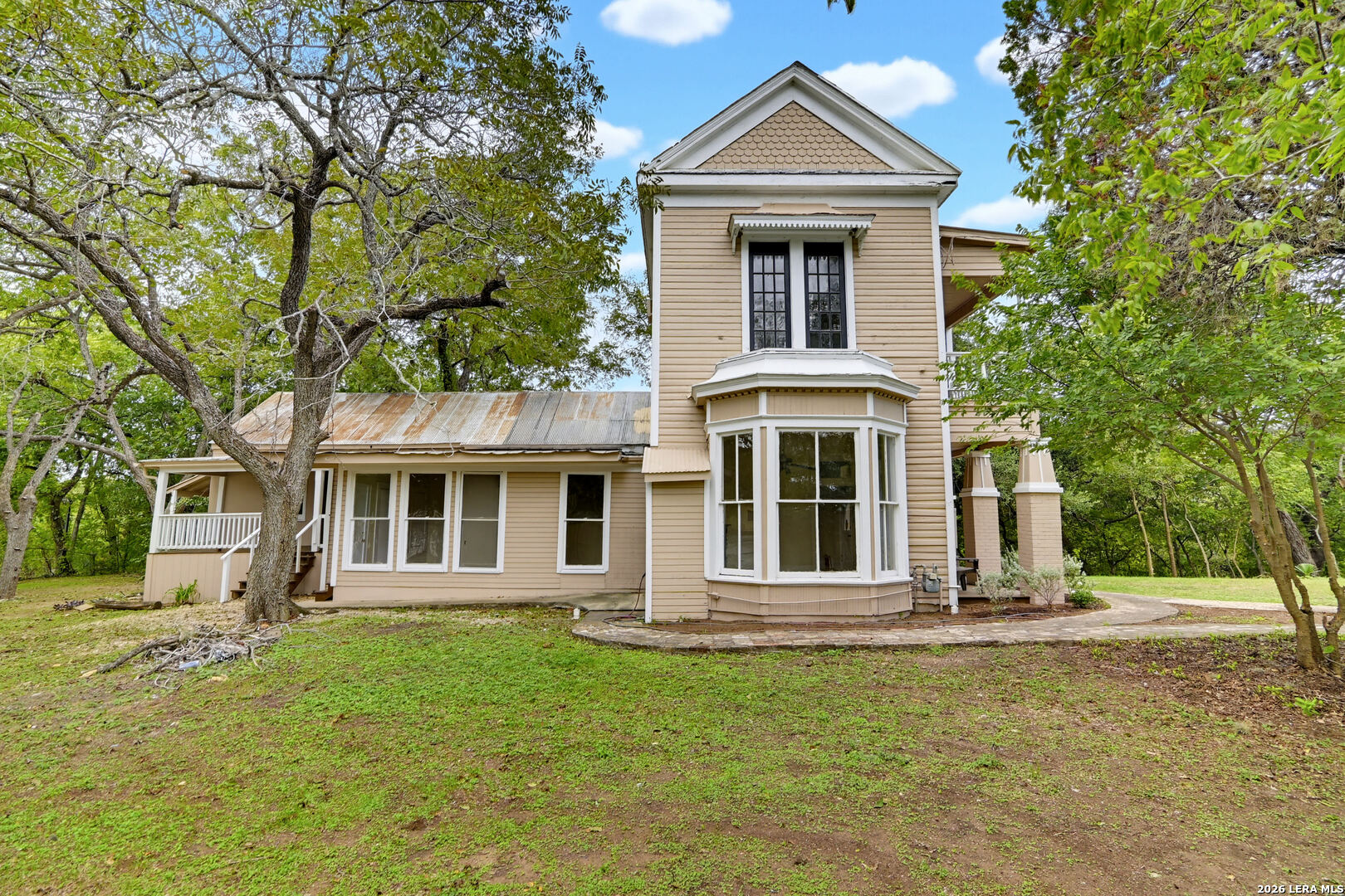 221 W Washington Seguin TX 78155