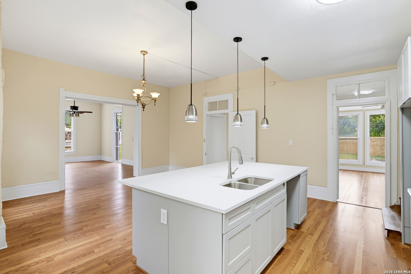 221 W Washington Seguin TX 78155
