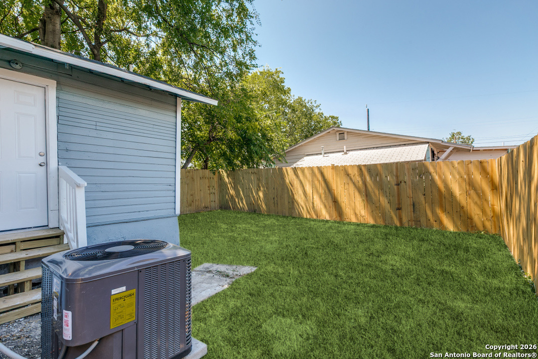 2017 Lyons Street San Antonio TX 78207