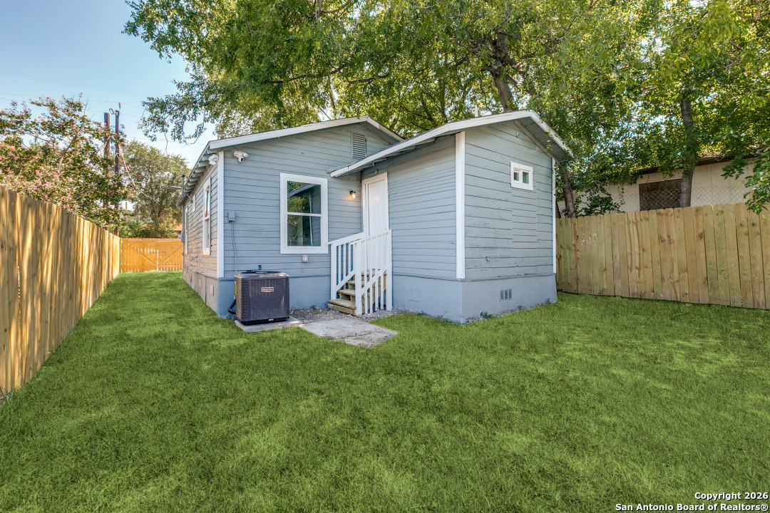 2017 Lyons Street San Antonio TX 78207