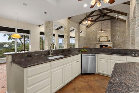 15529 Escarpment Oak Helotes TX 78023