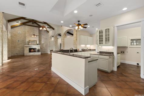 15529 Escarpment Oak Helotes TX 78023