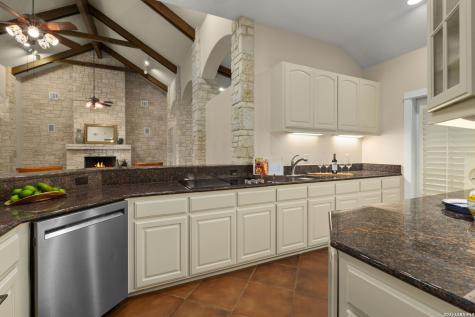 15529 Escarpment Oak Helotes TX 78023