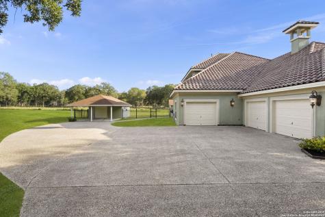 443 Rosewood Drive La Vernia TX 78121