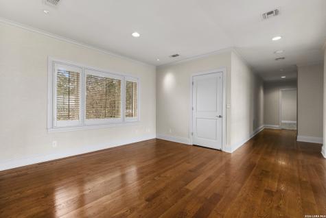 7 Oxford Hall San Antonio TX 78209
