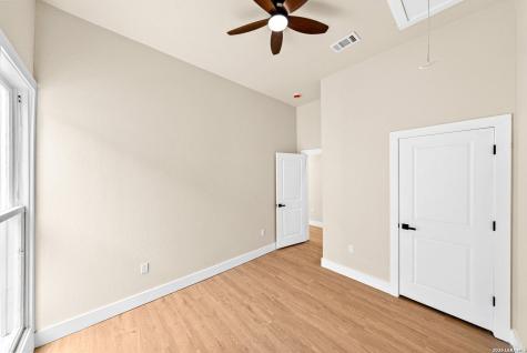 1122 N Pine Street San Antonio TX 78202