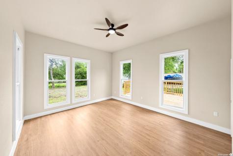 1122 N Pine Street San Antonio TX 78202