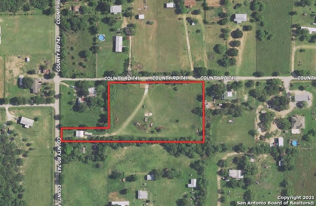 690 County Road 743 Yancey TX 78886