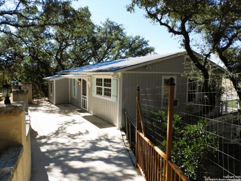 196 Whispering Oak Lane Lakehills TX 78063