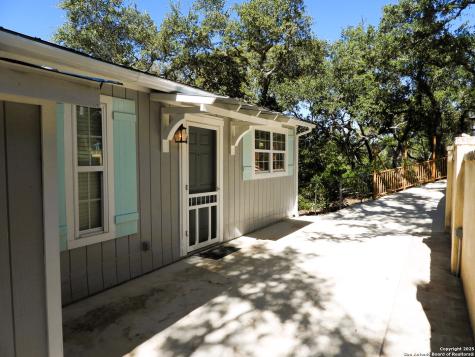 196 Whispering Oak Lane Lakehills TX 78063