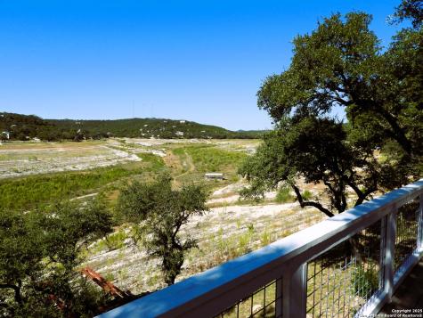 196 Whispering Oak Lane Lakehills TX 78063