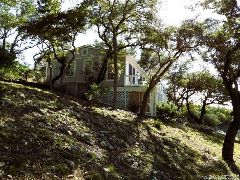 196 Whispering Oak Lane Lakehills TX 78063