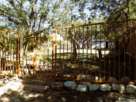 196 Whispering Oak Lane Lakehills TX 78063