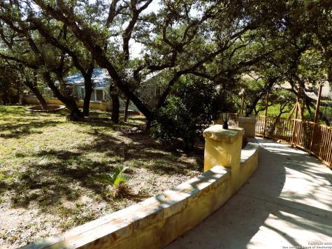 196 Whispering Oak Lane Lakehills TX 78063