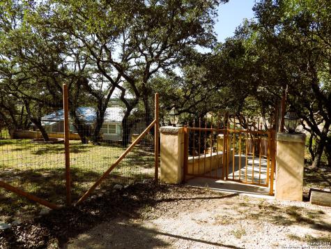 196 Whispering Oak Lane Lakehills TX 78063