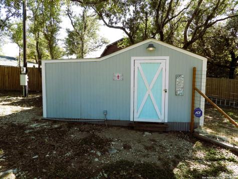 196 Whispering Oak Lane Lakehills TX 78063