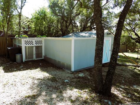 196 Whispering Oak Lane Lakehills TX 78063
